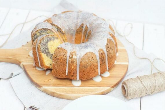 Marzipan Mohn Gugelhupf mit Orangenglasur